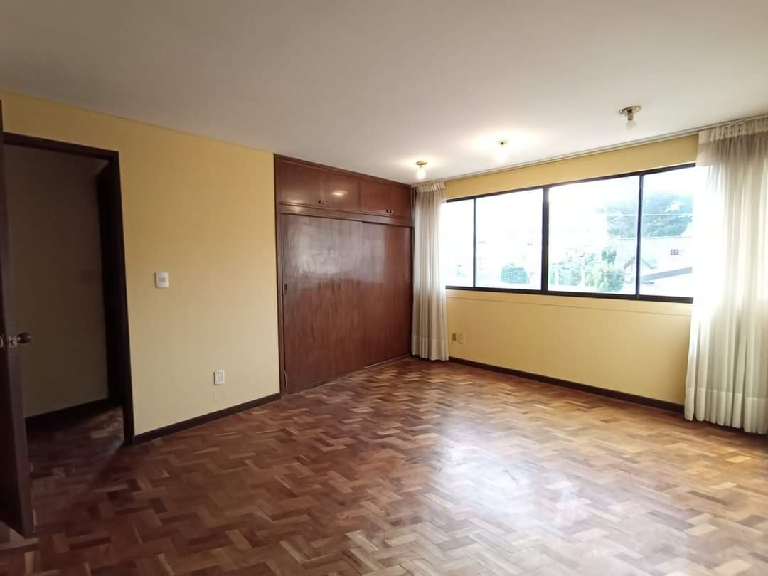 Departamento en Irpavi en La Paz 3 dormitorios 4 baños 1 parqueos Foto 5
