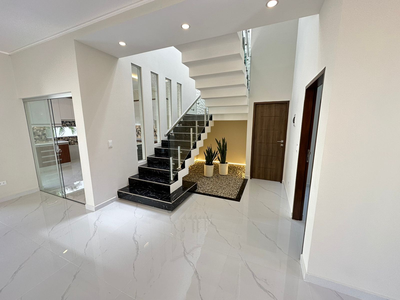 Casa en VentaSANTOS DUMONT ENTRE 3ER Y 4TO ANILLO 4 dormitorios 5 baños 2 parqueos Foto 15