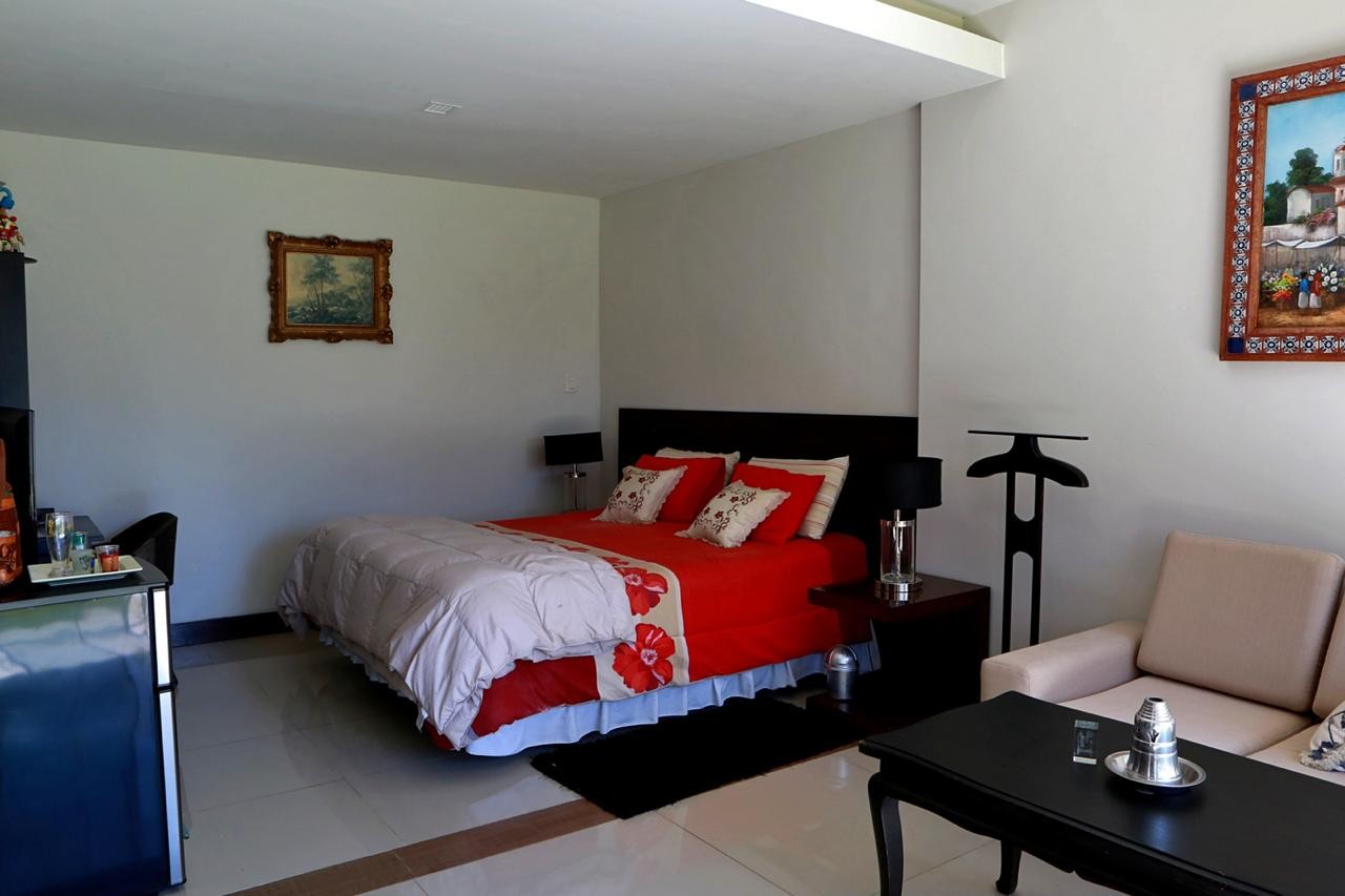 Casa en VentaTarija, excelente residencia en venta  4 dormitorios 5 baños 3 parqueos Foto 8