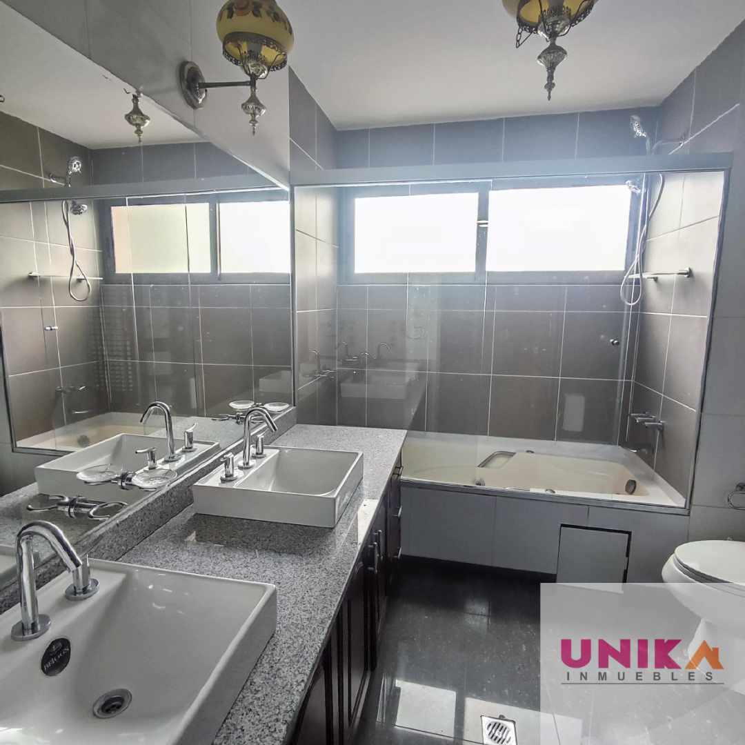 Departamento AMPLIO PENTHOUSE EN ALQUILER, CALACOTO  Foto 17