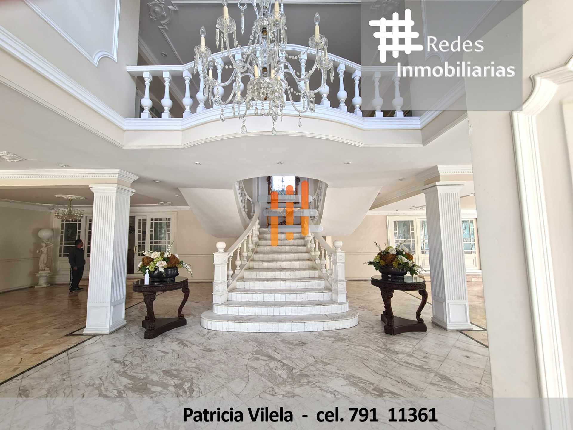 Casa en Cota Cota en La Paz 4 dormitorios 10 baños 6 parqueos Foto 3