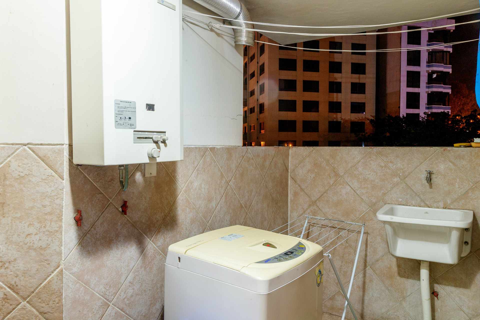 Departamento en VentaEdificio Torres del Sol, Av. Ballivian 838 entre Oruro y Ramón Rivero 2 dormitorios 3 baños 1 parqueos Foto 42