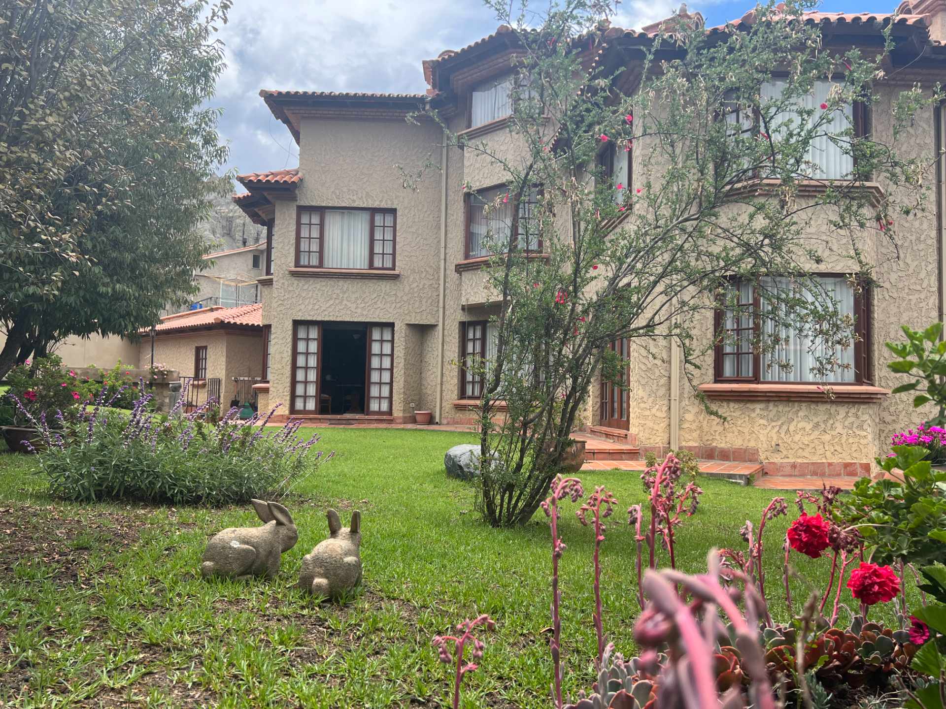 Casa Lujosa residencia estilo mediterráneo clásico con acabados de primera. Foto 4