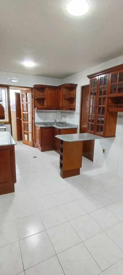 Departamento en AlquilerAV. ARCE  3 dormitorios 4 baños 1 parqueos Foto 9