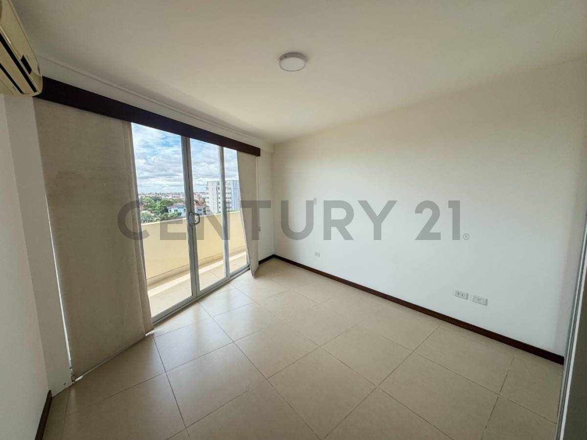 Departamento Urbari, 2 cuadras del 2do anillo Foto 12