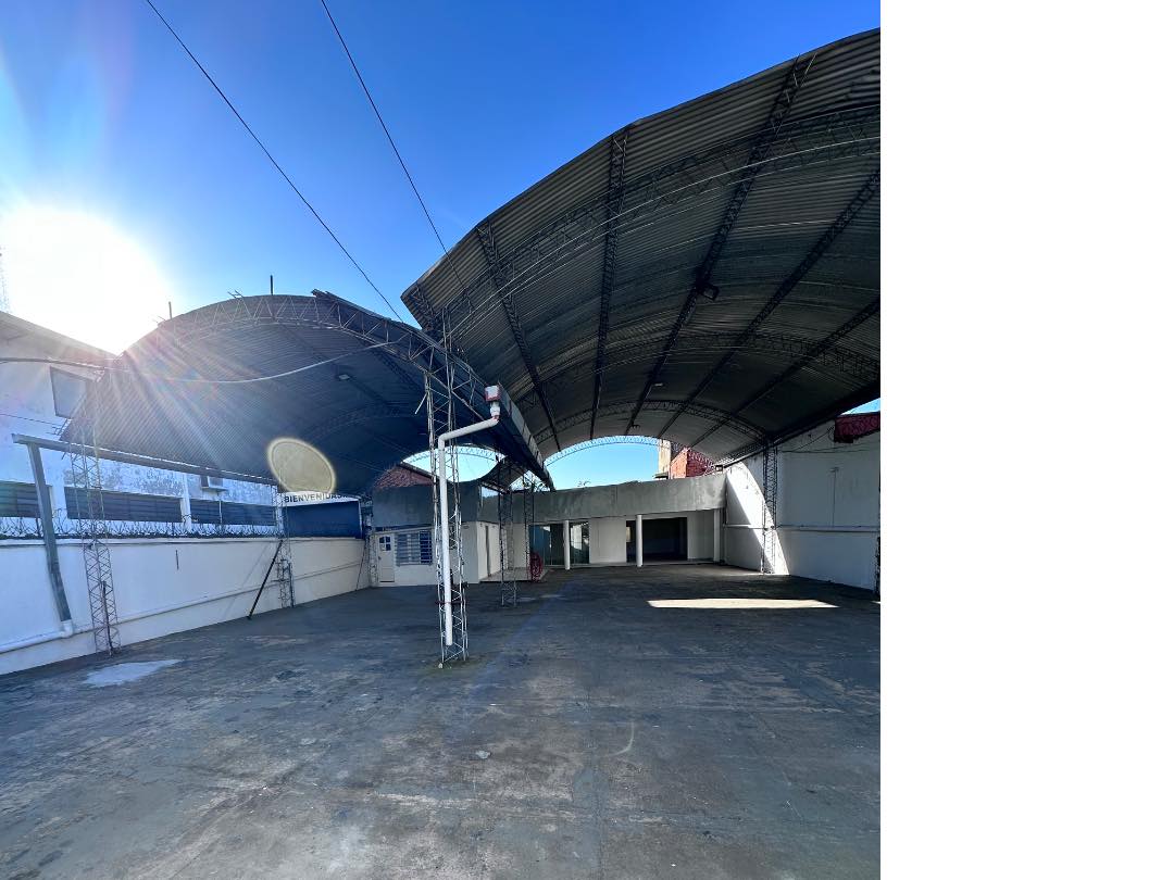 Galpón  sobre la Av. 26 de Febrero (2do anillo) Foto 4