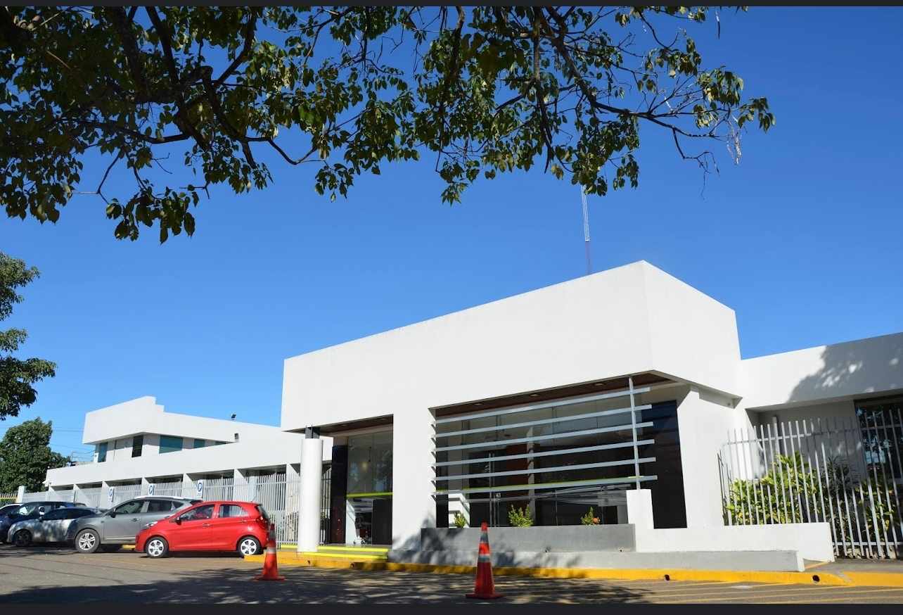 Local comercial en Entre 4to y 5to anillo Oeste en Santa Cruz de la Sierra  10 baños  Foto 1