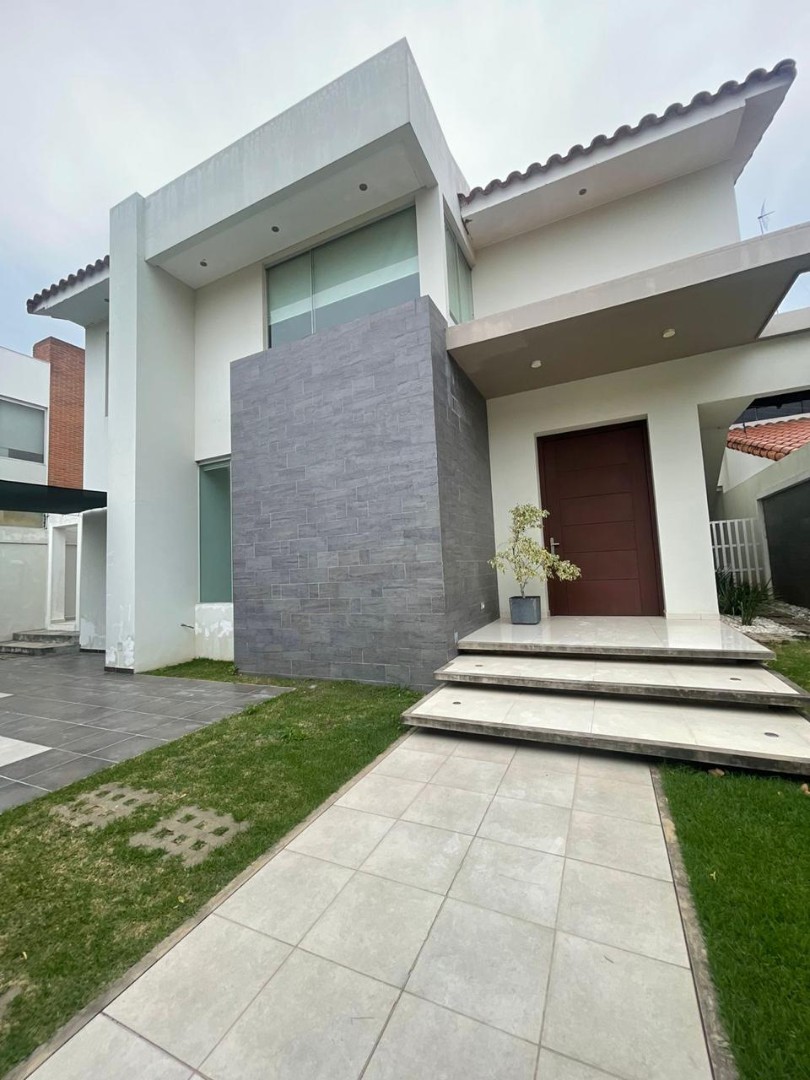 Casa en Entre 3er y 4to anillo Oeste en Santa Cruz de la Sierra 4 dormitorios 6 baños 4 parqueos Foto 41