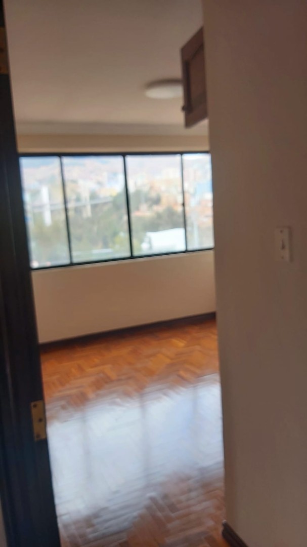 Departamento en VentaAVENIDA ARCE  -  SE ACEPTA EL 50% DEL PAGO EN BOLIVIANOS  Foto 13