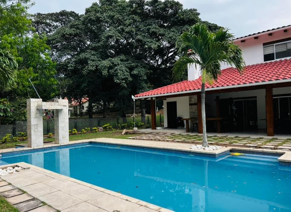 Casa en AlquilerCONDOMINIO JARDINES DEL URUBO I Foto 4