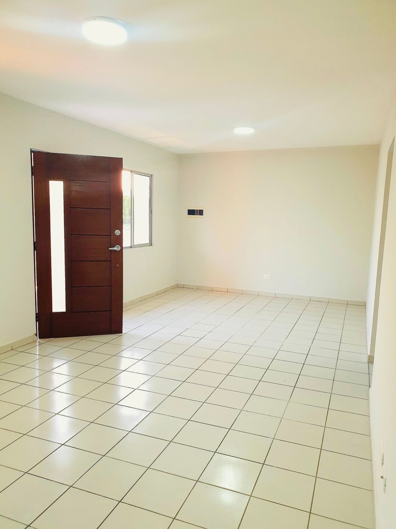 Casa en VentaCondominio Sevilla Norte II 3 dormitorios 3 baños 2 parqueos Foto 3