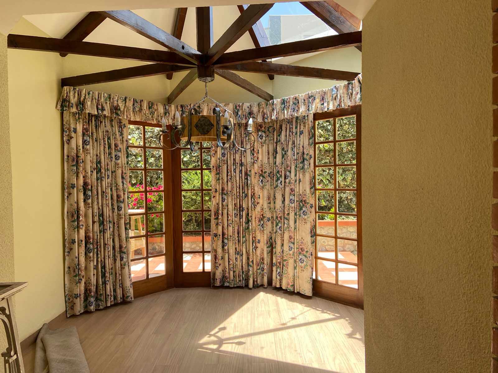 Casa en AlquilerCASA EN ALQUILER  O  VENTA - ZONA SUR DE LA PAZ  4 dormitorios 5 baños 2 parqueos Foto 9