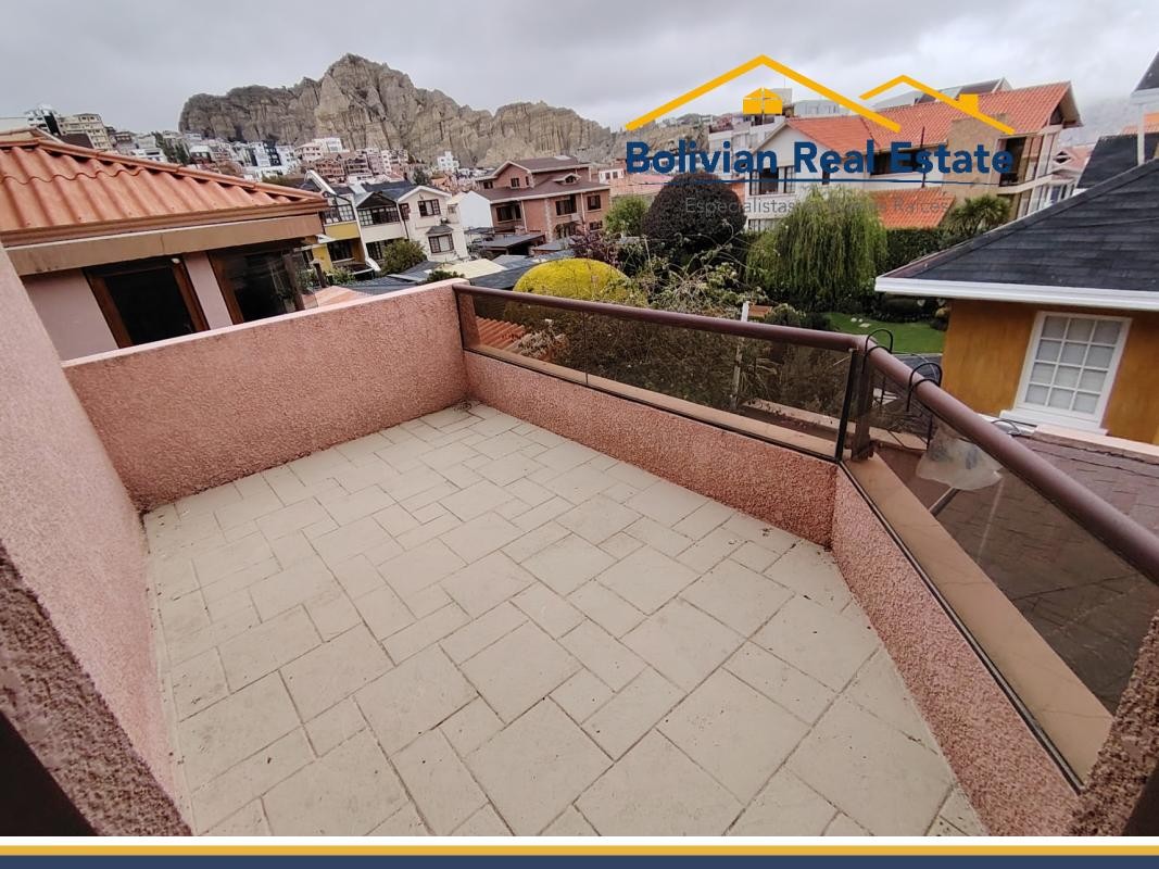 Casa en Achumani en La Paz 4 dormitorios 4 baños 4 parqueos Foto 3