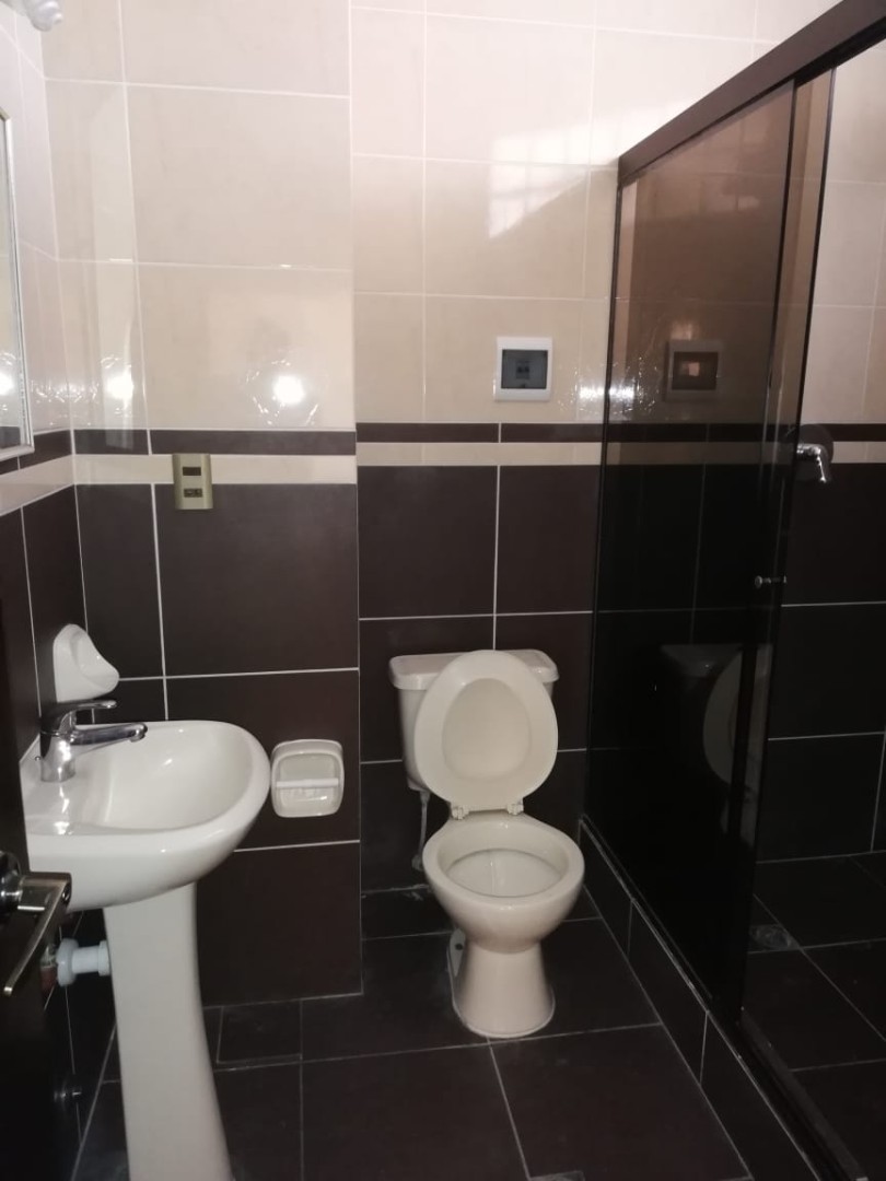 Departamento en AnticréticoDEPARTAMENTO EN ANTICRETICO Av. Quintanilla Zuazo, Calle Eugenio Patiño. Pasaje Pacheco ( DAN 006), 3 dormitorios 2 baños  Foto 2