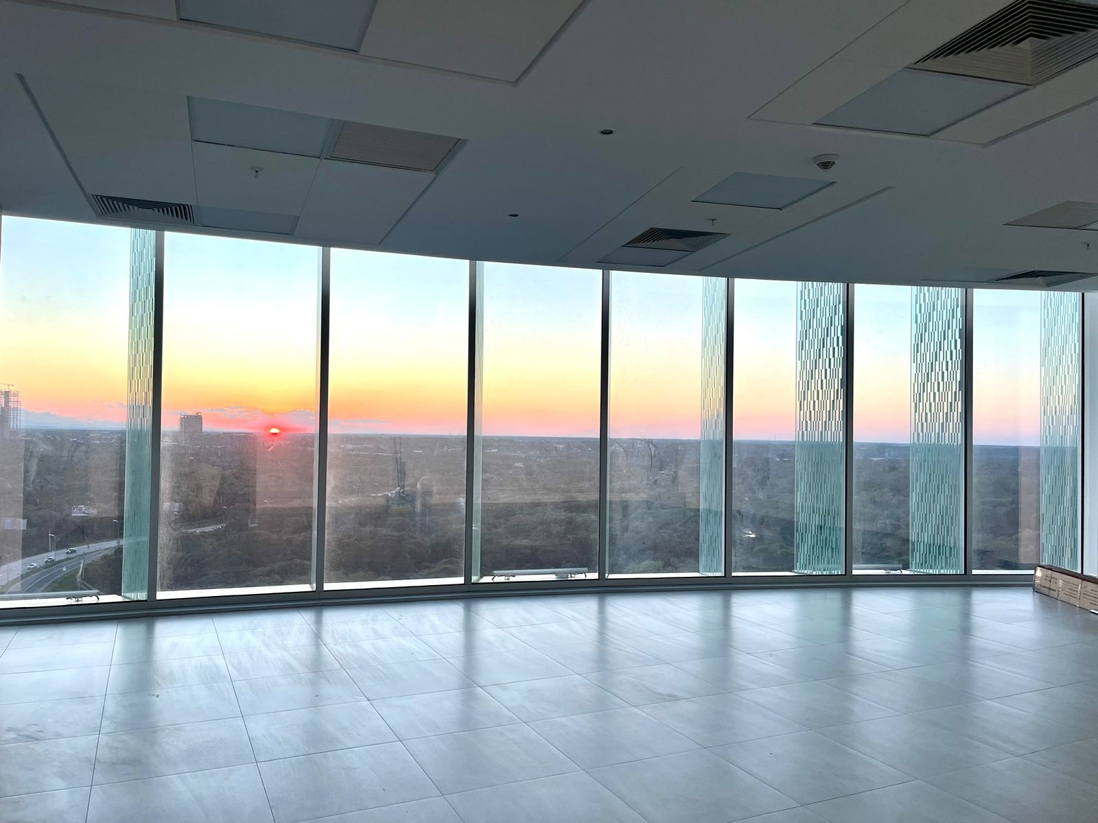 Oficina PLAZA EMPRESARIAL MANZANA 40 OFICINA EN ALQUILER Foto 9