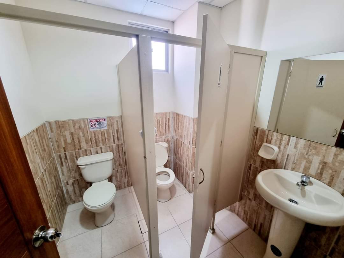 Oficina en Achumani en La Paz 1 dormitorios 2 baños  Foto 4