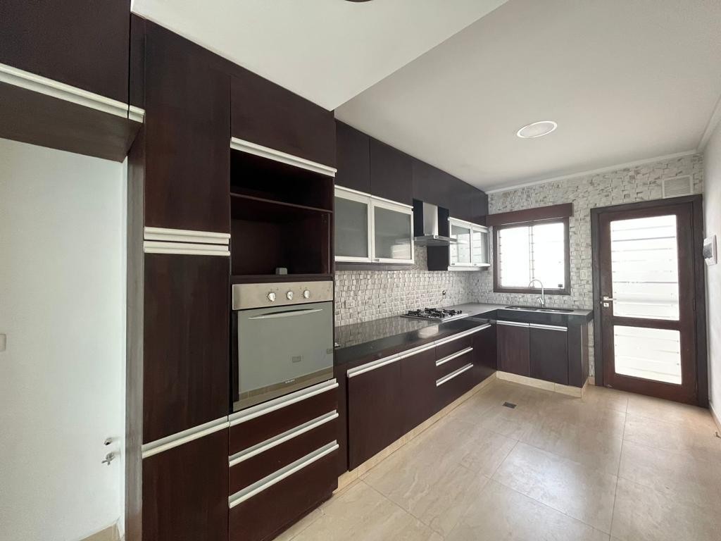 Casa en Entre 5to y 6to anillo Norte en Santa Cruz de la Sierra 4 dormitorios 4 baños 2 parqueos Foto 9