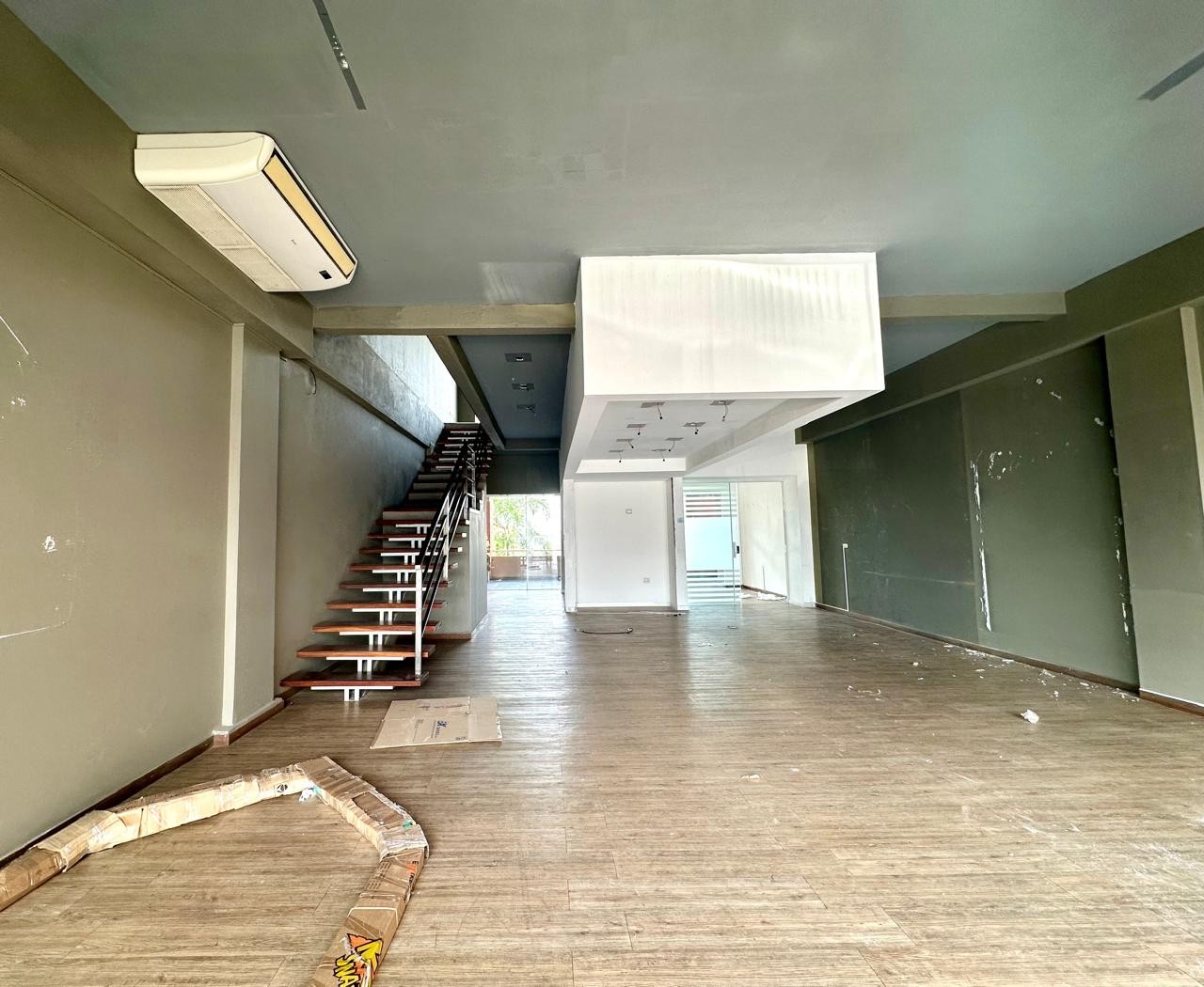Local comercial en VentaOPORTUNIDAD COMERCIAL EN URUBO OPEN MALL!!!!  7 baños  Foto 4