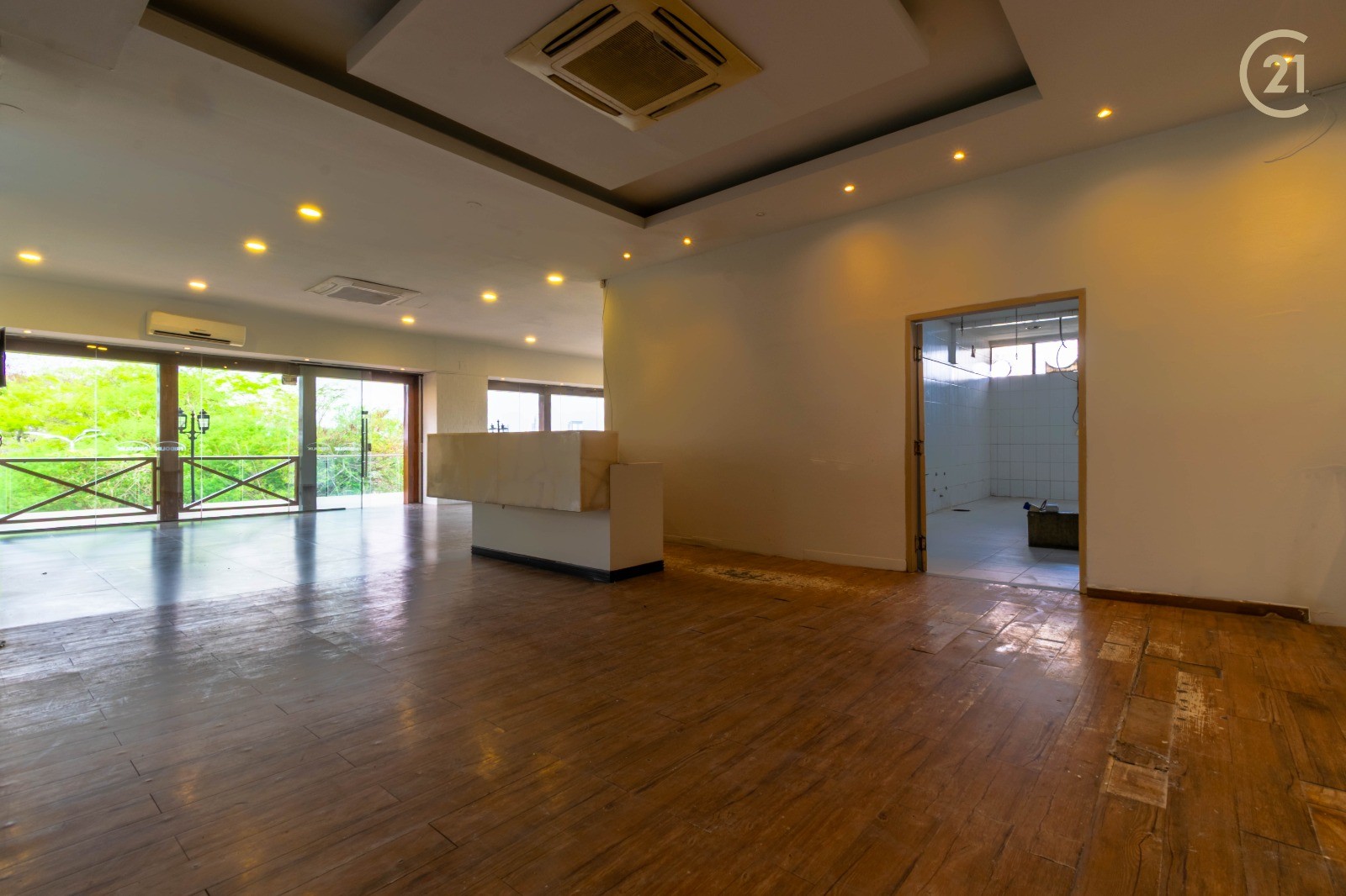 Local comercial en AlquilerLOCALES EN ALQUILER : URUBO OPEN MALL  Foto 11