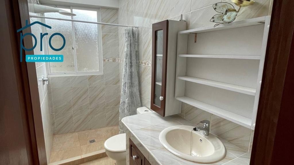 Casa Los Pinos, a una cuadra del Hipermaxi Foto 5