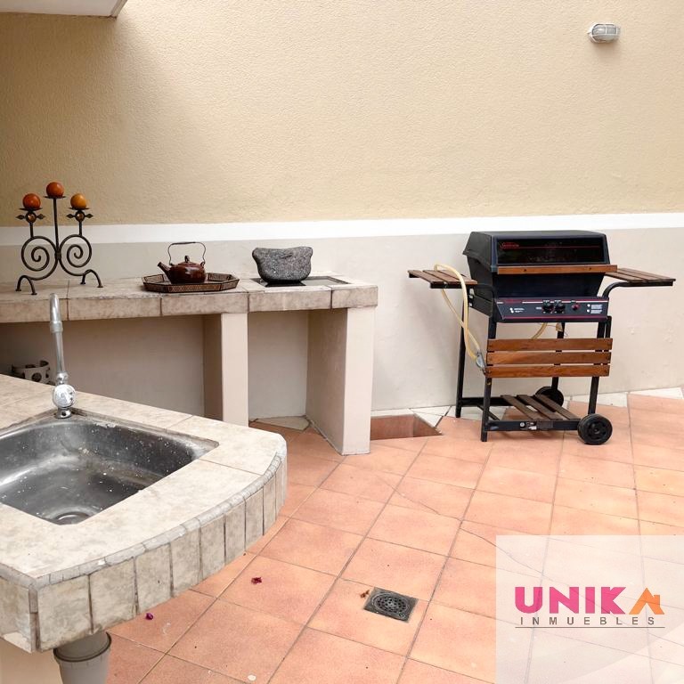 Casa en Venta🏡 HERMOSA CASA AMPLIA Y LLENA DE SOL EN VENTA, EN EL LUGAR MAS CÉNTRICO DE ACHUMANI 4 dormitorios 5 baños 4 parqueos Foto 10