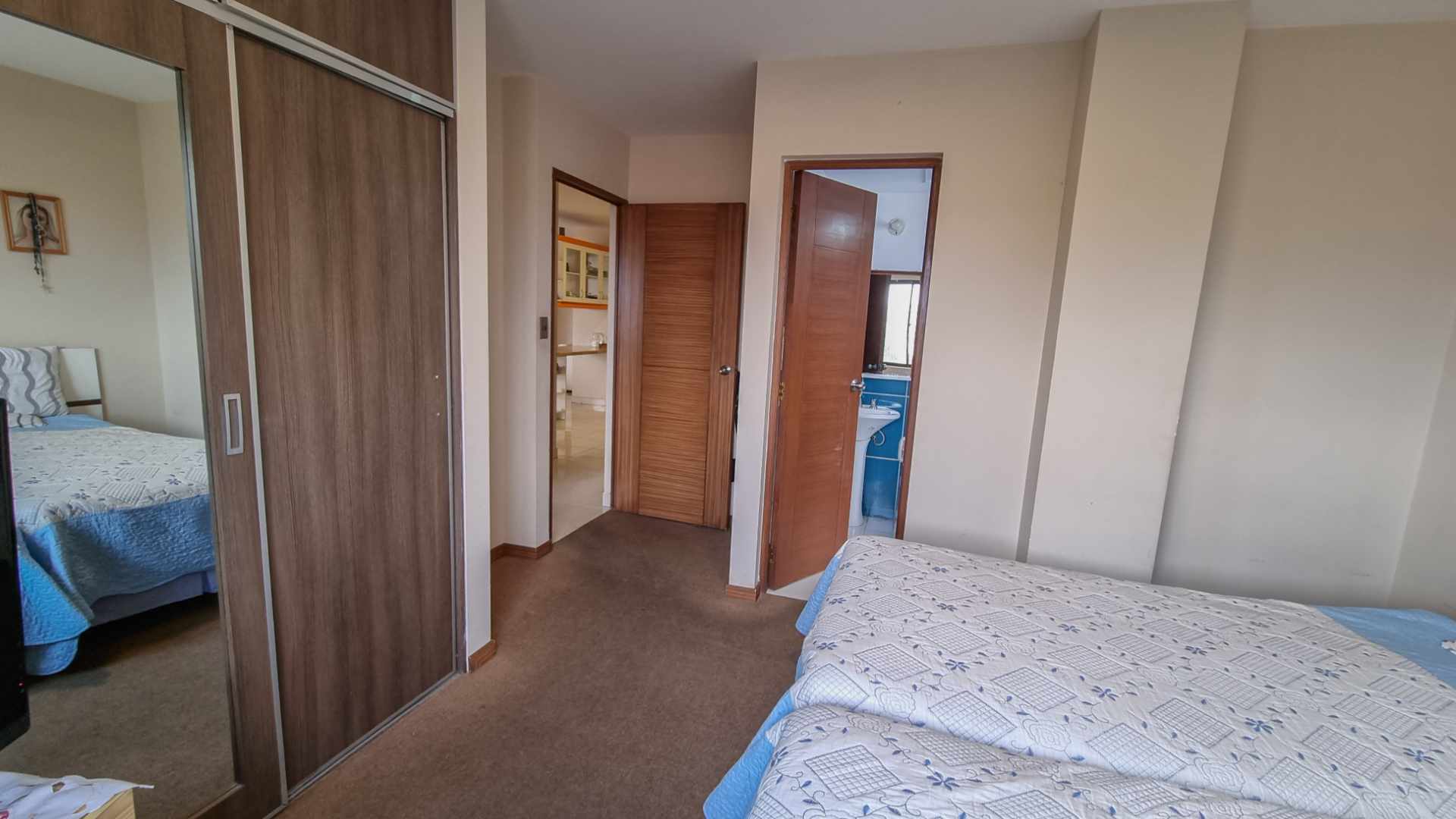 Departamento en VentaCondominio Juan Pablo II Fase I, Inmediaciones Av. D´orbigny y Segunda Km 4 A Quillacollo 3 dormitorios 3 baños 1 parqueos Foto 6