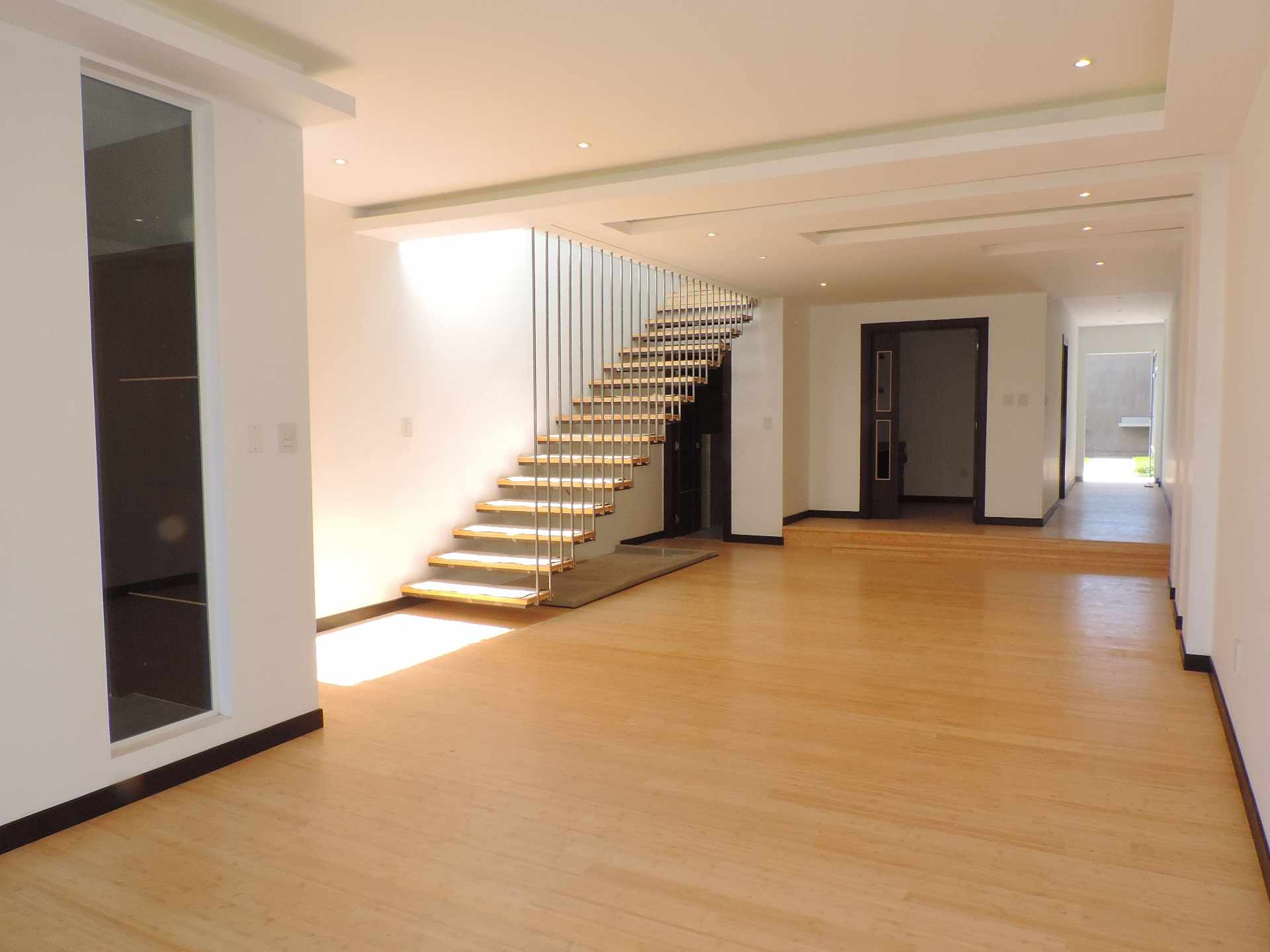 Casa Calle 4 y 7 Urbanización El PEDREGAL - Zona Alto Calacoto (Final Av. Costanera) Foto 1