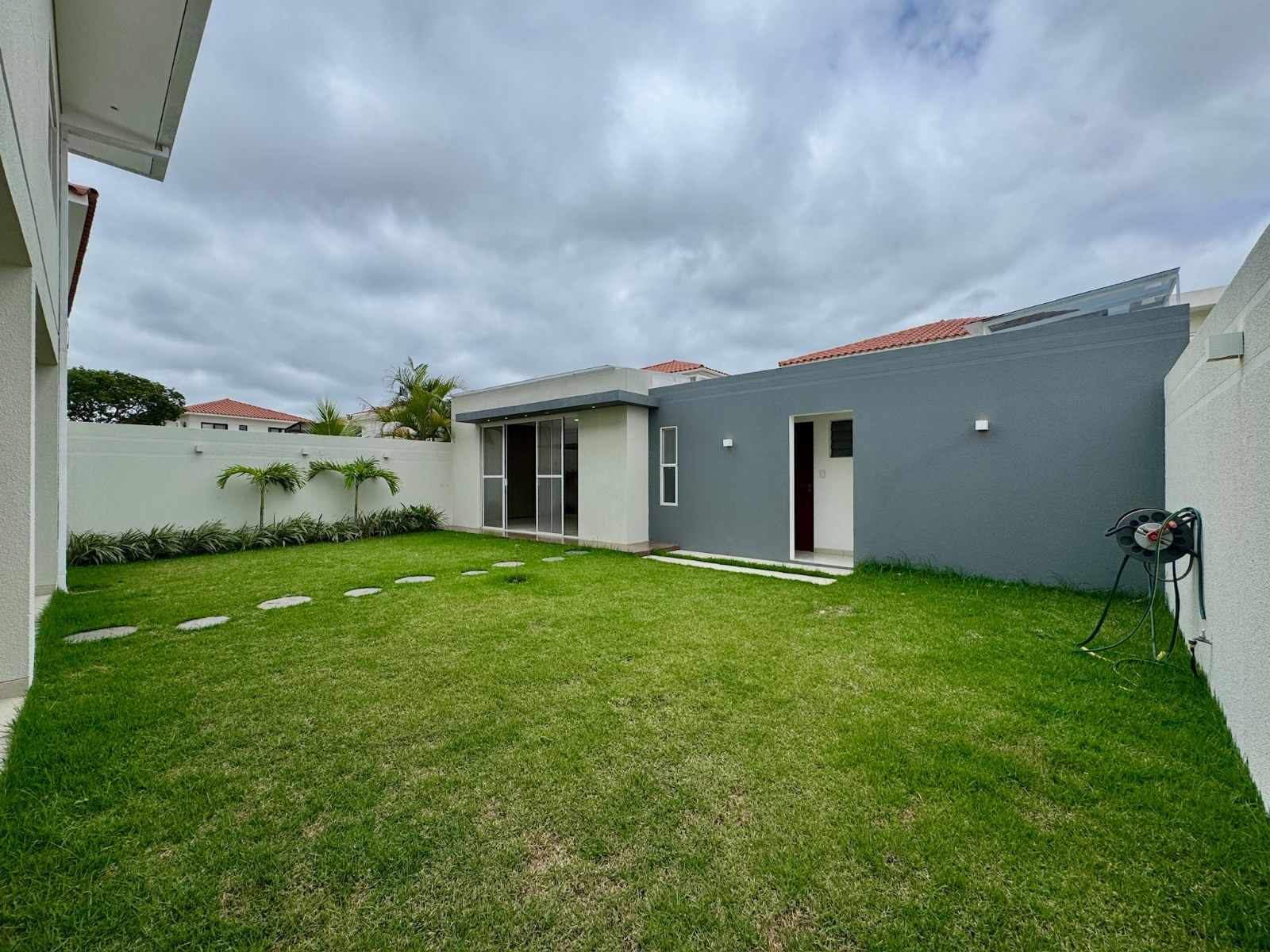 Casa en Carretera Norte en Santa Cruz de la Sierra 3 dormitorios 5 baños 4 parqueos Foto 3