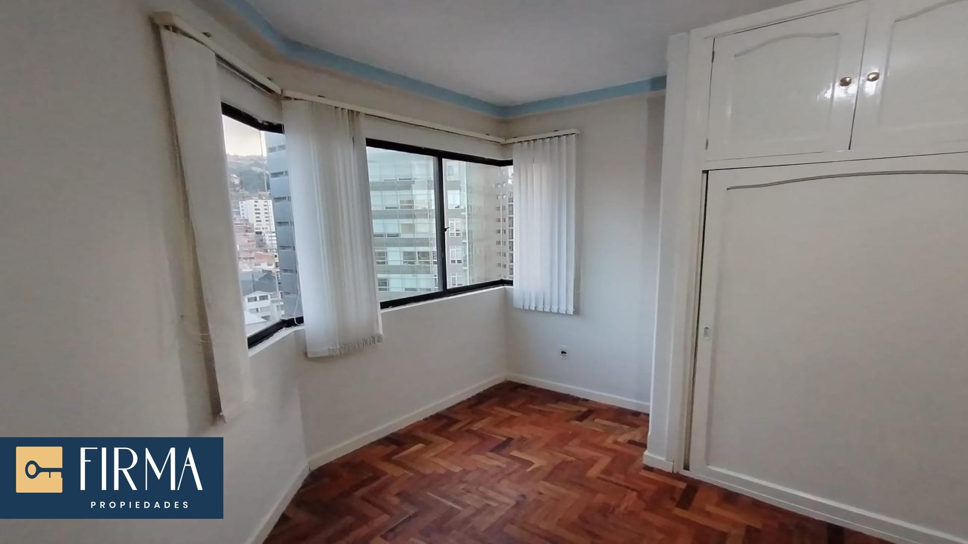 Departamento en San Jorge en La Paz 4 dormitorios 4 baños 1 parqueos Foto 14