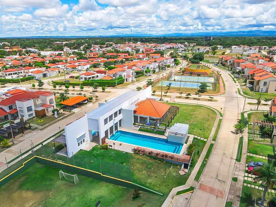 Casa en Venta<b>CASA EN VENTA EN EL URUBÓ - CONDOMINIO SANTA CRUZ DE LA COLINA</b> 4 dormitorios 4 baños 2 parqueos Foto 6