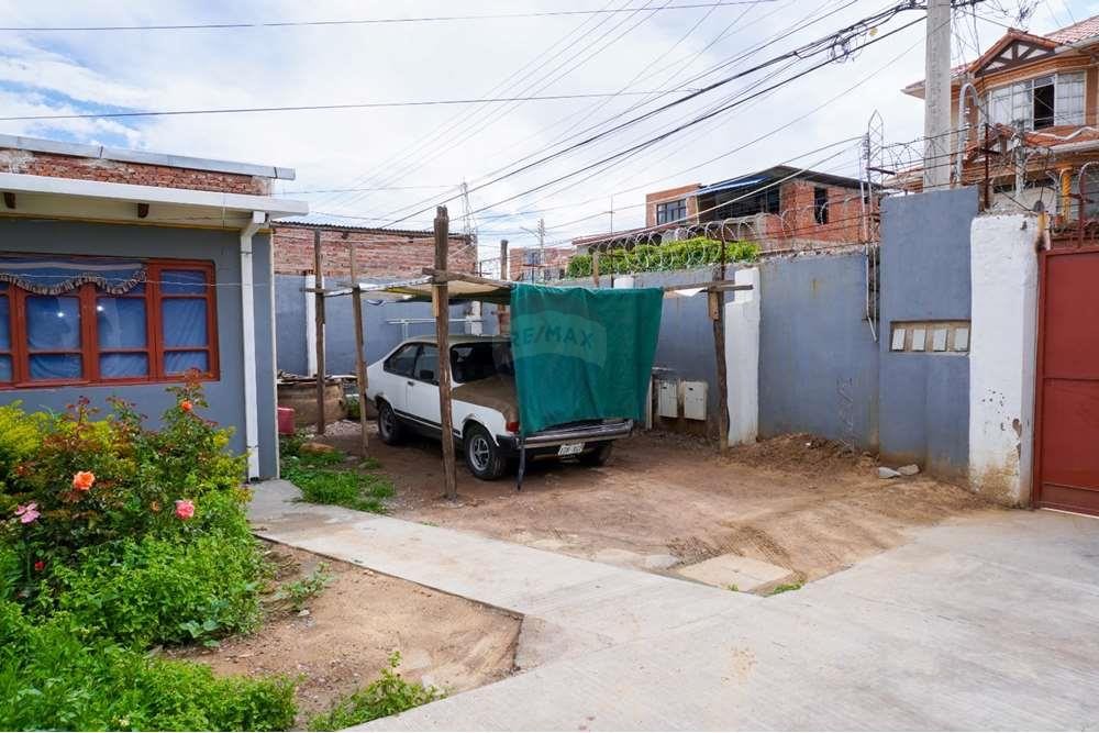 Departamento en La Chimba en Cochabamba 4 dormitorios 2 baños 4 parqueos Foto 12