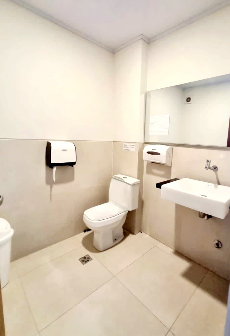 Local comercial Equipetrol  Sirari
Condominio Almoora
Av. Los Claveles Foto 3