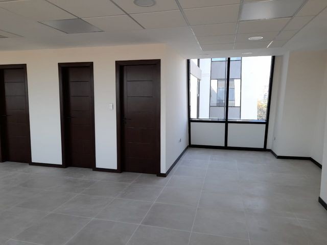 En Alquiler a $us 1,200 Foto 11