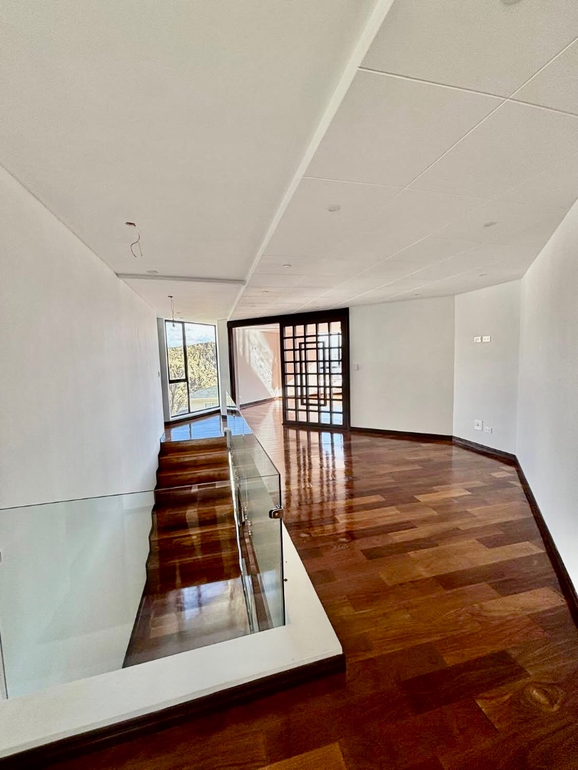 Casa en VentaACHUMANI 4 dormitorios 6 baños 2 parqueos Foto 2