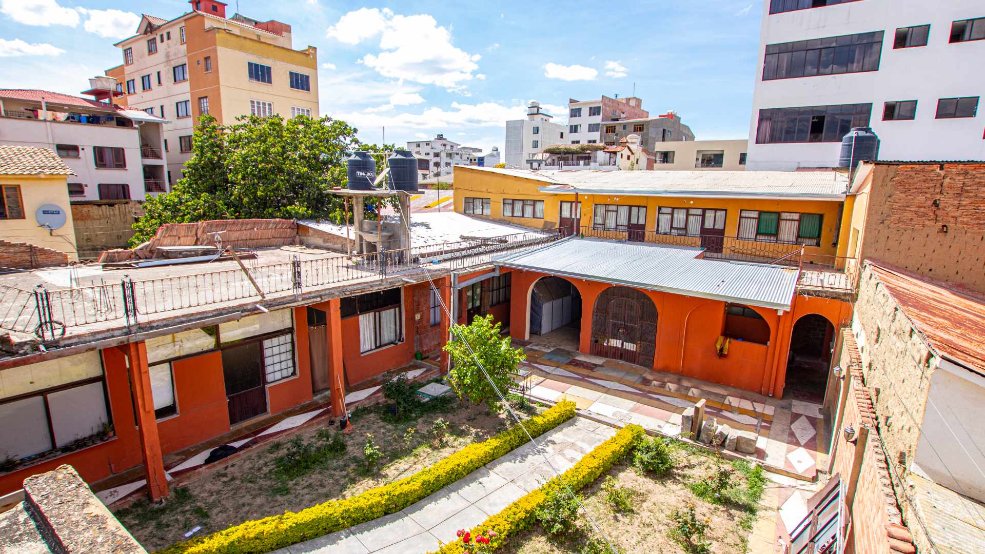 Terreno en VentaC. Ladislao Cabrera entre Av. Oquendo y 16 de Julio- Centro  Foto 4