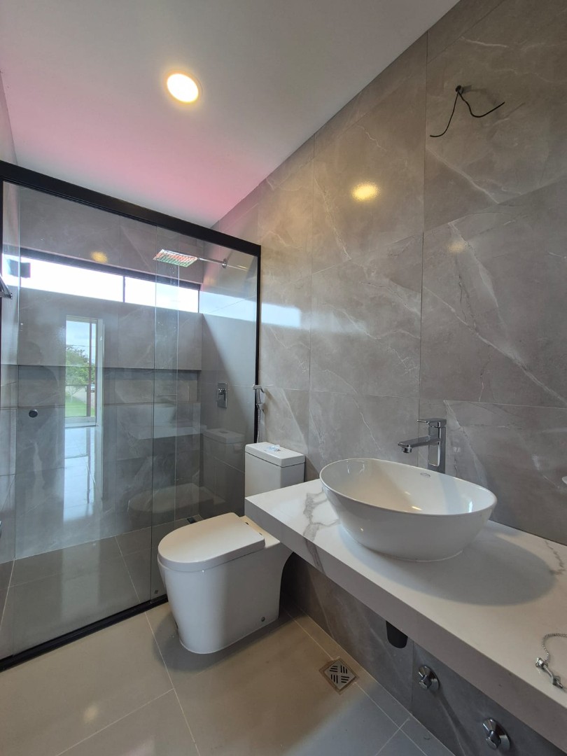 Casa en VentaCASA EN VENTA A ESTRENAR DENTRO DE CONDOMINIO - URUBO 4 dormitorios 4 baños 3 parqueos Foto 9