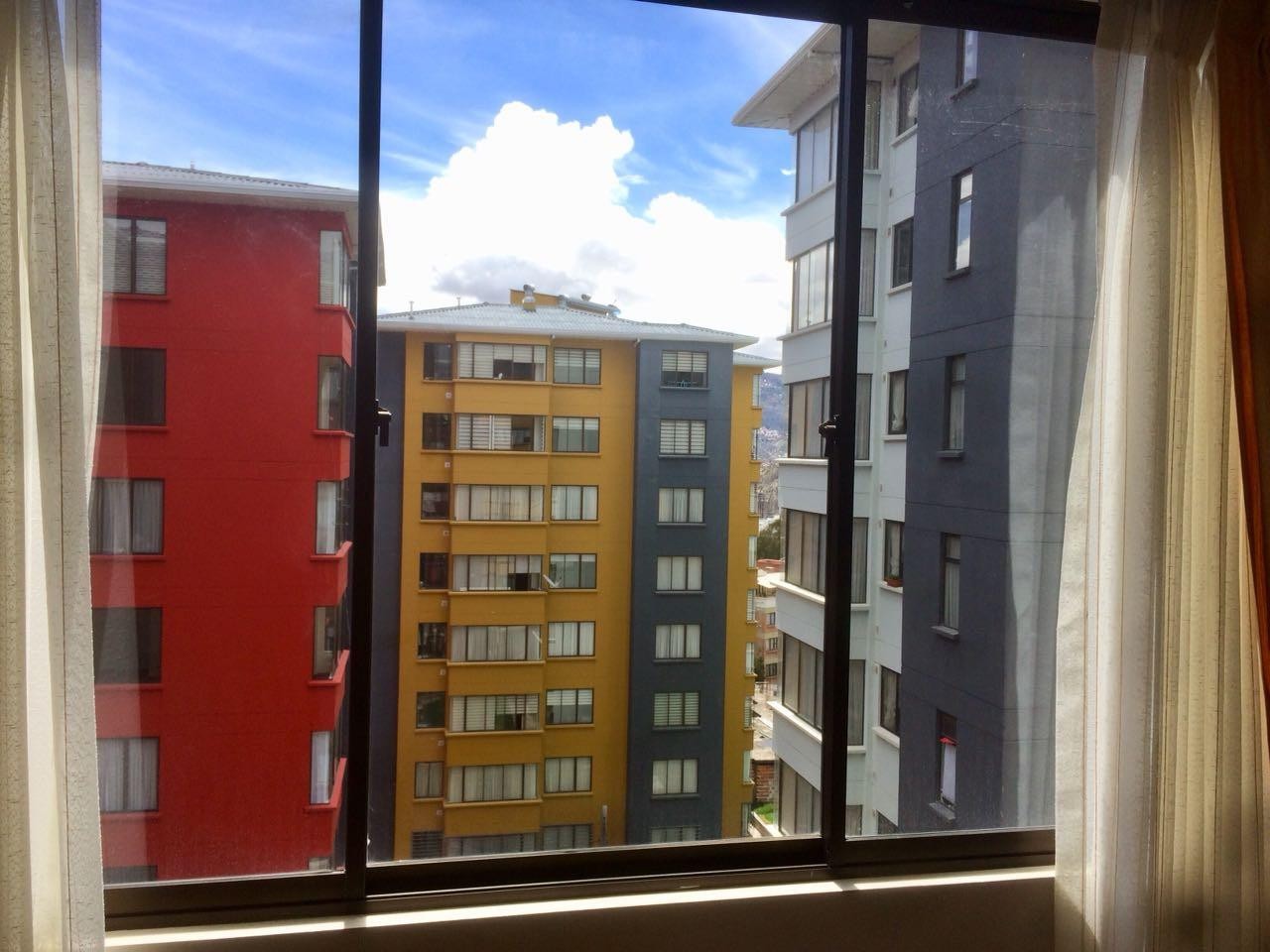 Departamento en Los Pinos en La Paz 3 dormitorios 4 baños 1 parqueos Foto 2