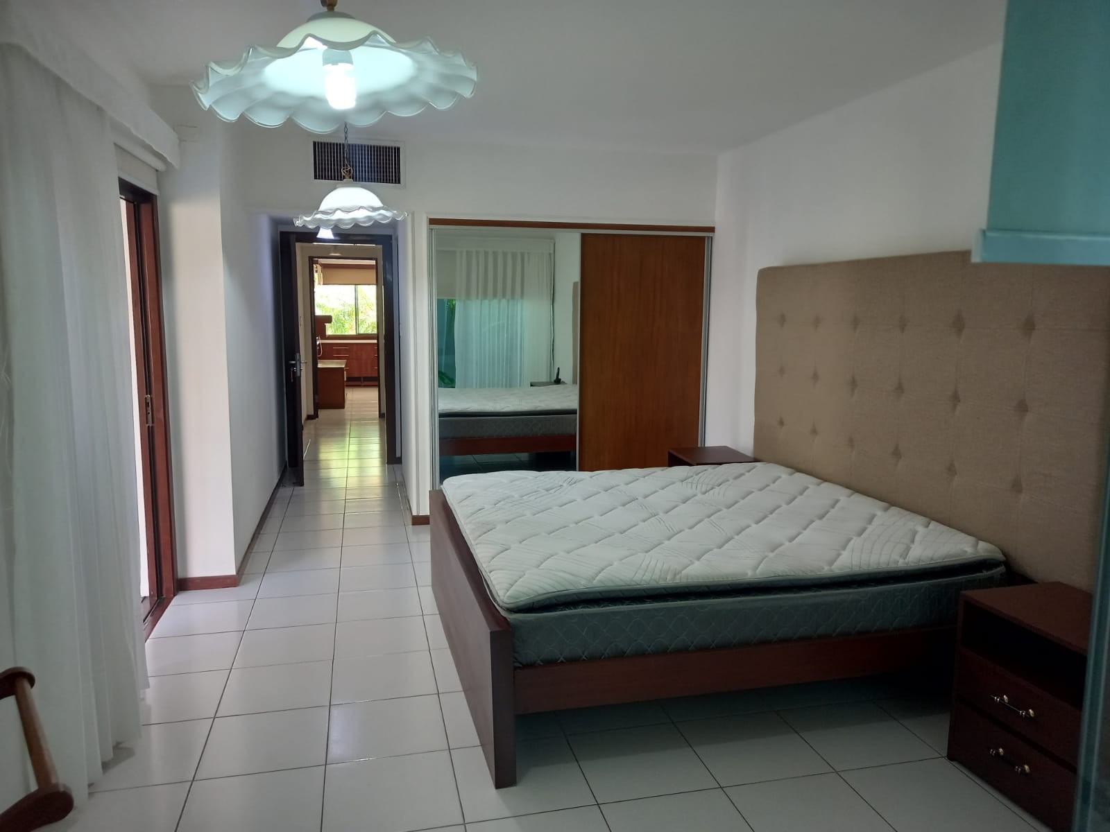 Casa en Alquiler5to. anillo Beni y Banzer 4 dormitorios 4 baños 2 parqueos Foto 8