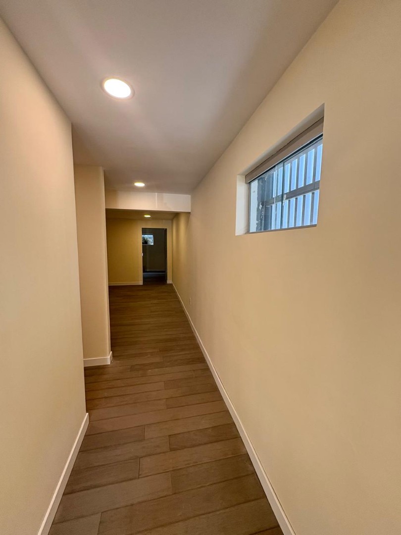 Oficina en AlquilerAlquiler Moderna Oficina con
 Local Comercial, Calacoto  4 dormitorios 1 baños 1 parqueos Foto 7