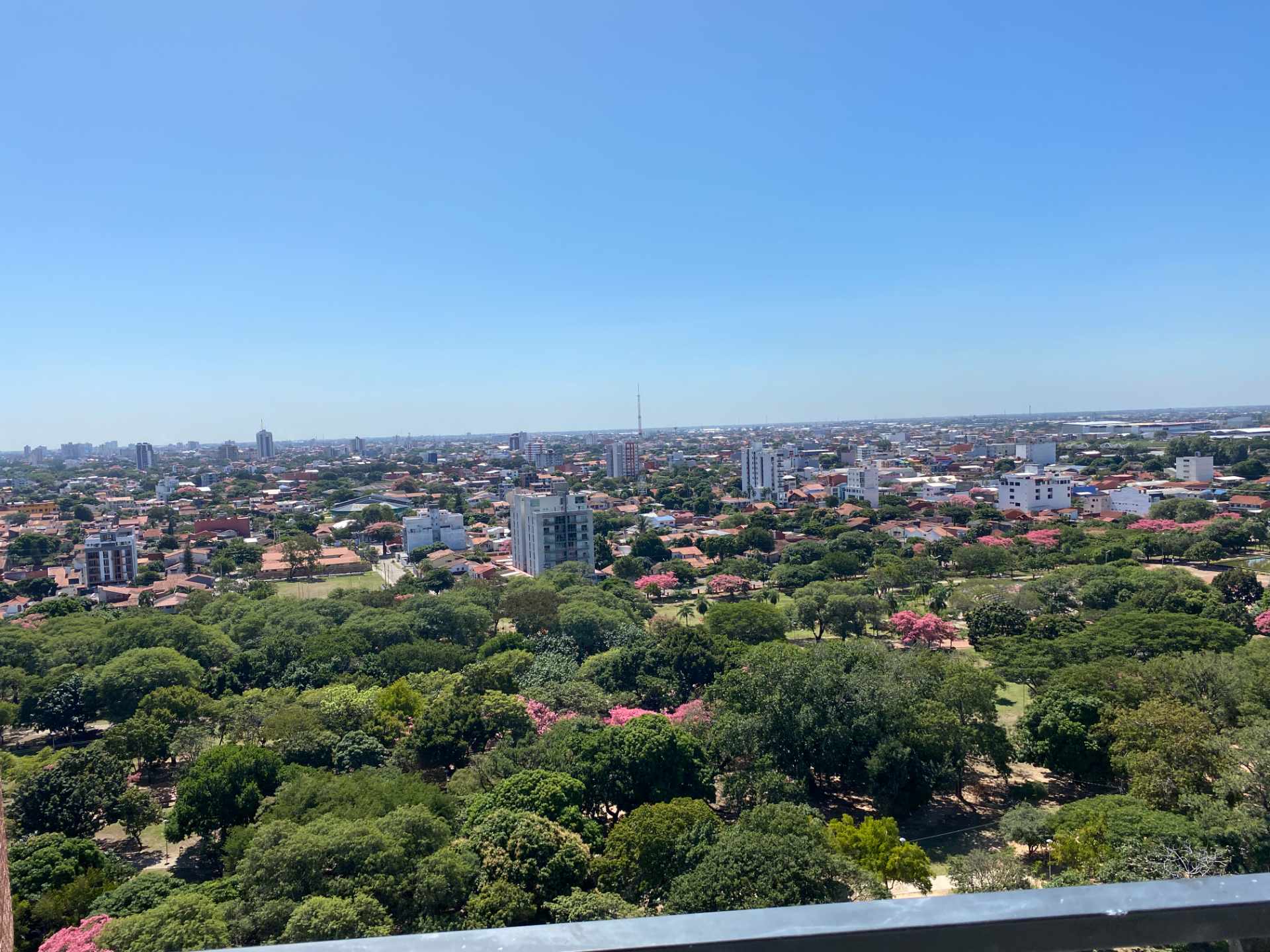 Departamento en Entre 1er y 2do anillo Sur en Santa Cruz de la Sierra 3 dormitorios 2 baños 1 parqueos Foto 2