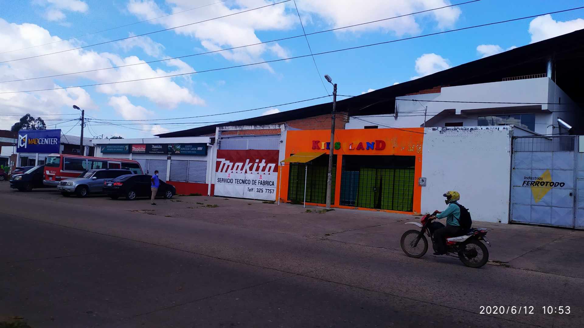 Local comercial en Entre 3er y 4to anillo Norte en Santa Cruz de la Sierra  1 baños  Foto 1