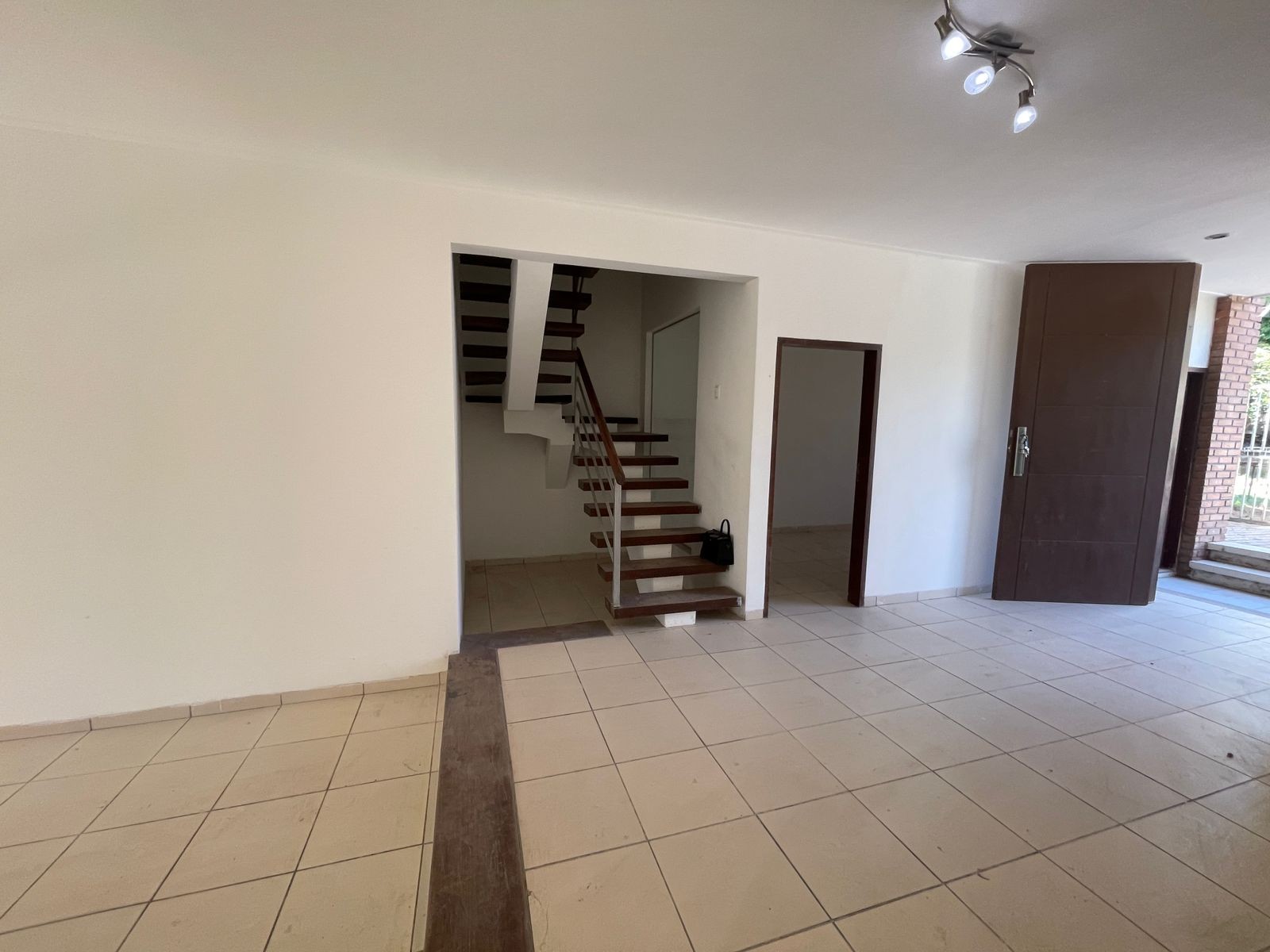 Casa en Doble vía La Guardia en Santa Cruz de la Sierra 3 dormitorios 2 baños 2 parqueos Foto 4