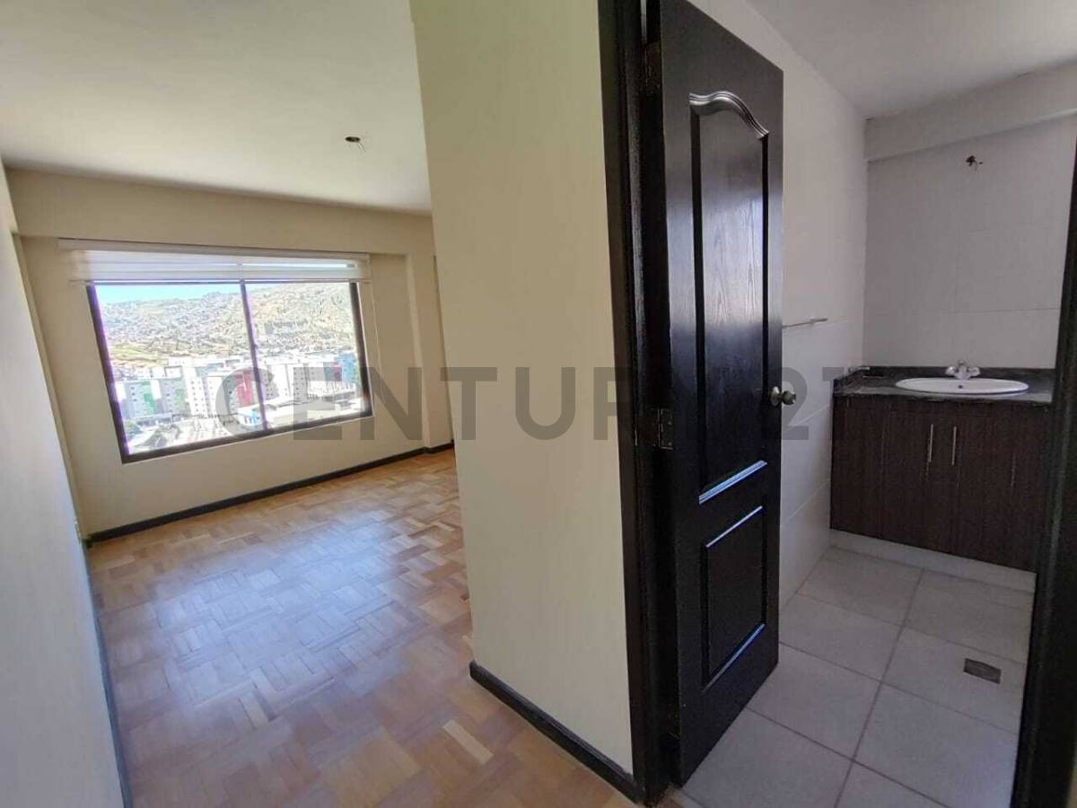 Departamento en Achumani en La Paz 3 dormitorios 4 baños 1 parqueos Foto 22