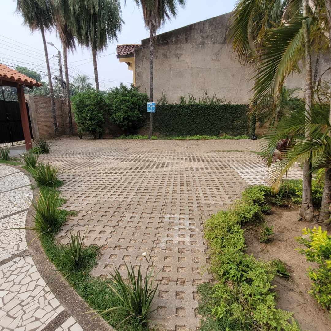 Casa en Entre 6to y 7mo anillo Norte en Santa Cruz de la Sierra 5 dormitorios 7 baños 8 parqueos Foto 9