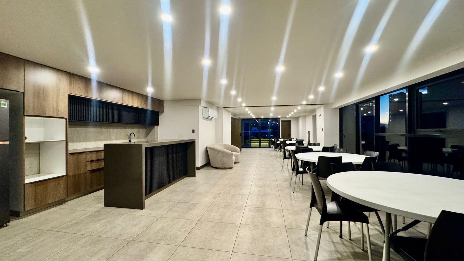 Departamento en Equipetrol en Santa Cruz de la Sierra 2 dormitorios 3 baños  Foto 23