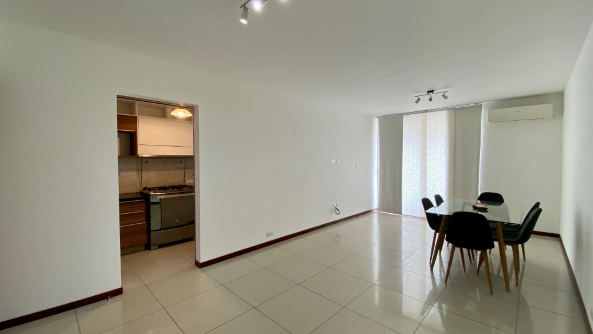 Departamento en VentaAv. La Salle ( Zona Equipetrol) Macororó 9 Foto 6