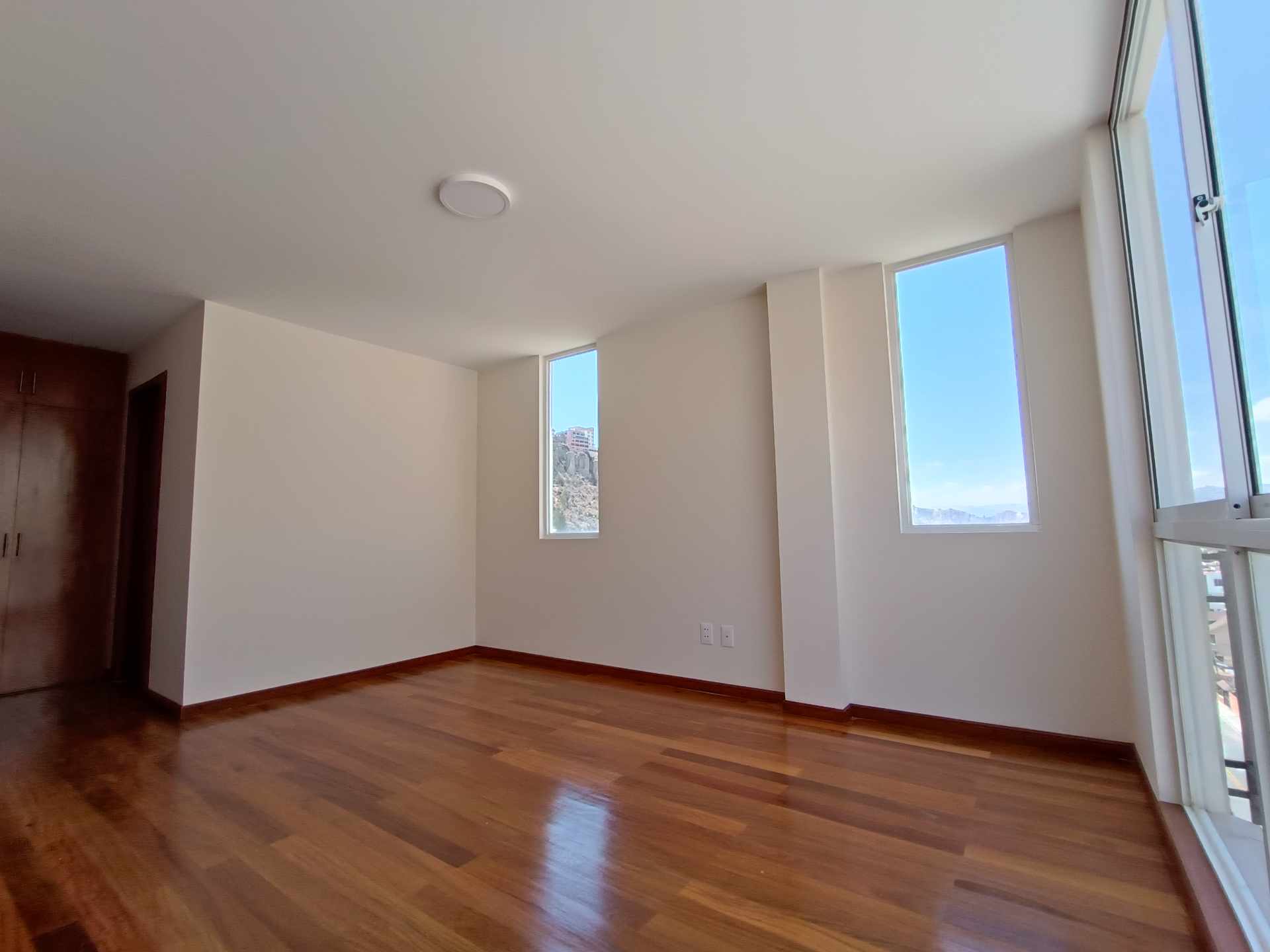 Departamento Av. Ovando Candia, esquina calle 17 Foto 4