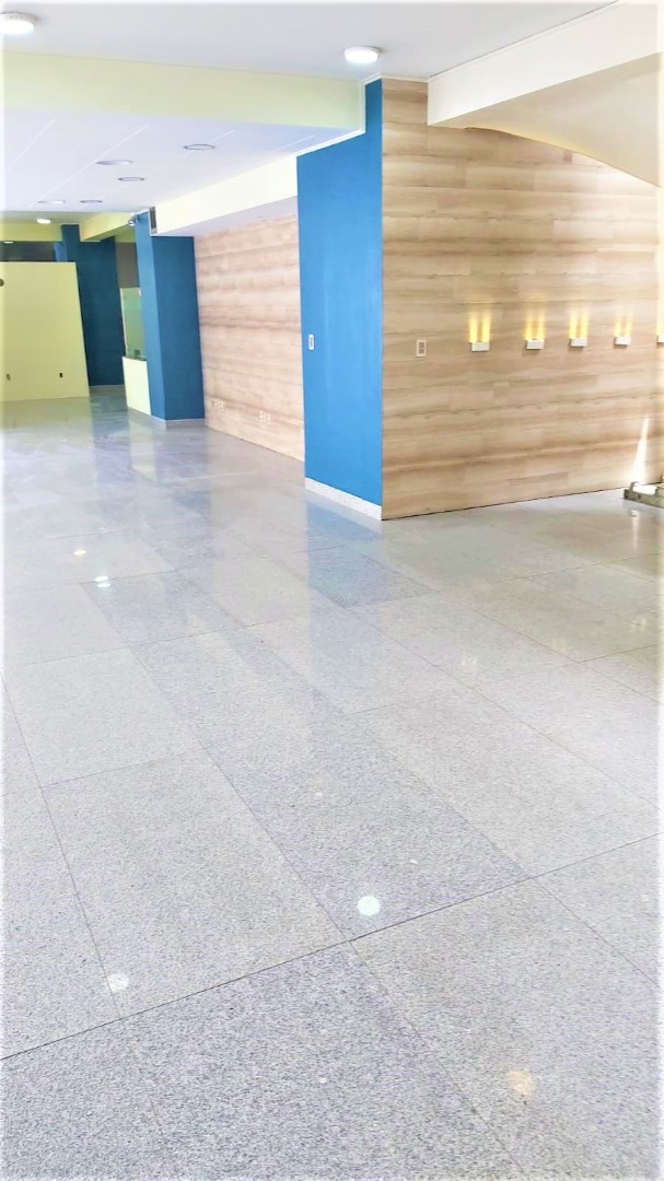 Local comercial LOCAL COMERCIAL - DA A LA CALLE  Foto 2