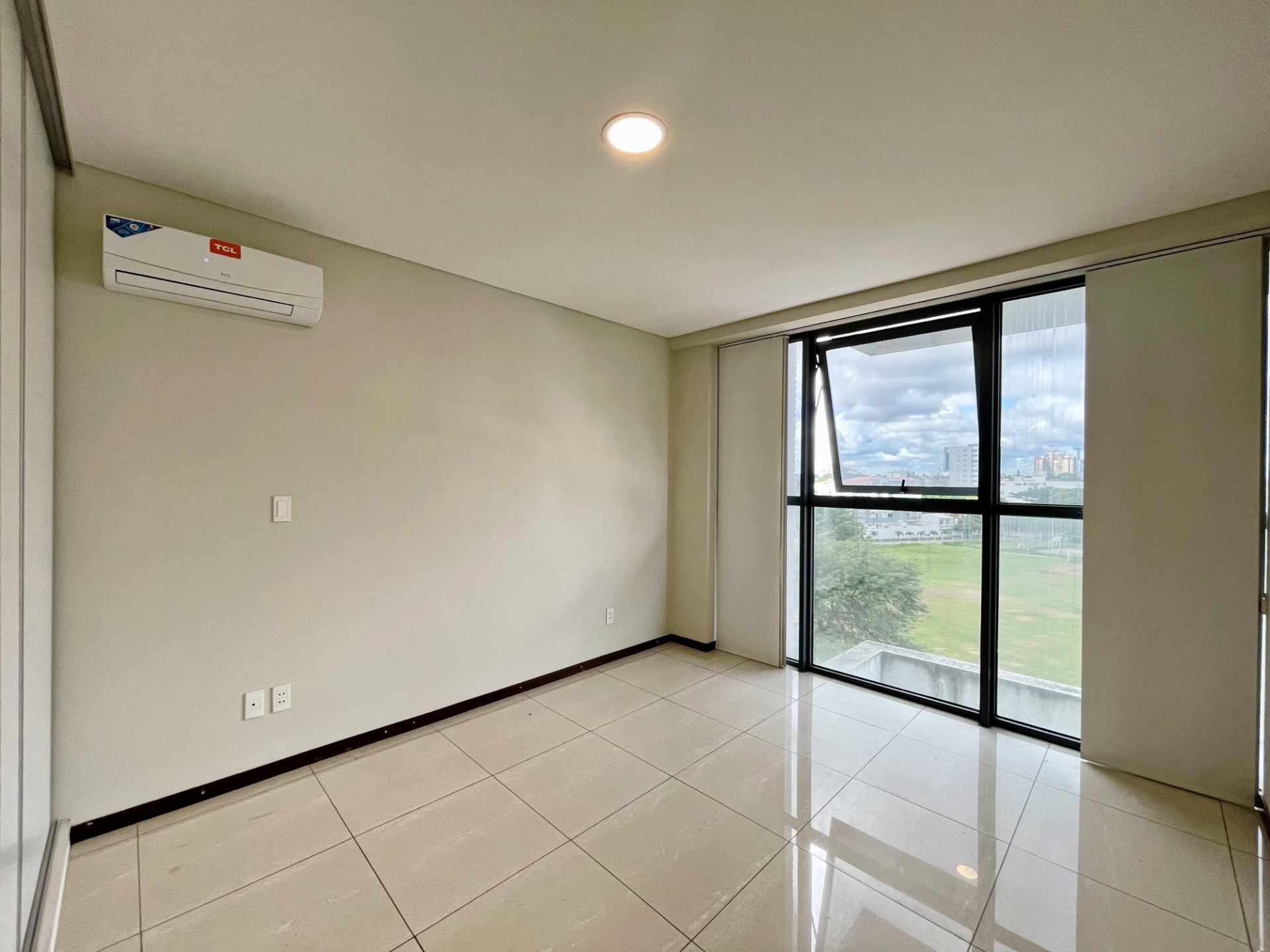 Departamento en AlquilerEN ALQUILER DPTO EQUIPETROL( canal Isuto y 3er anillo)   Foto 4