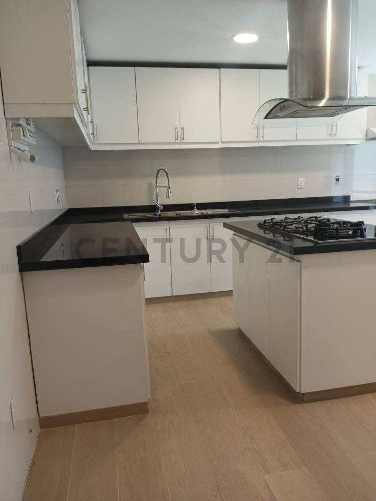 Departamento en Achumani en La Paz 4 dormitorios 5 baños 1 parqueos Foto 4